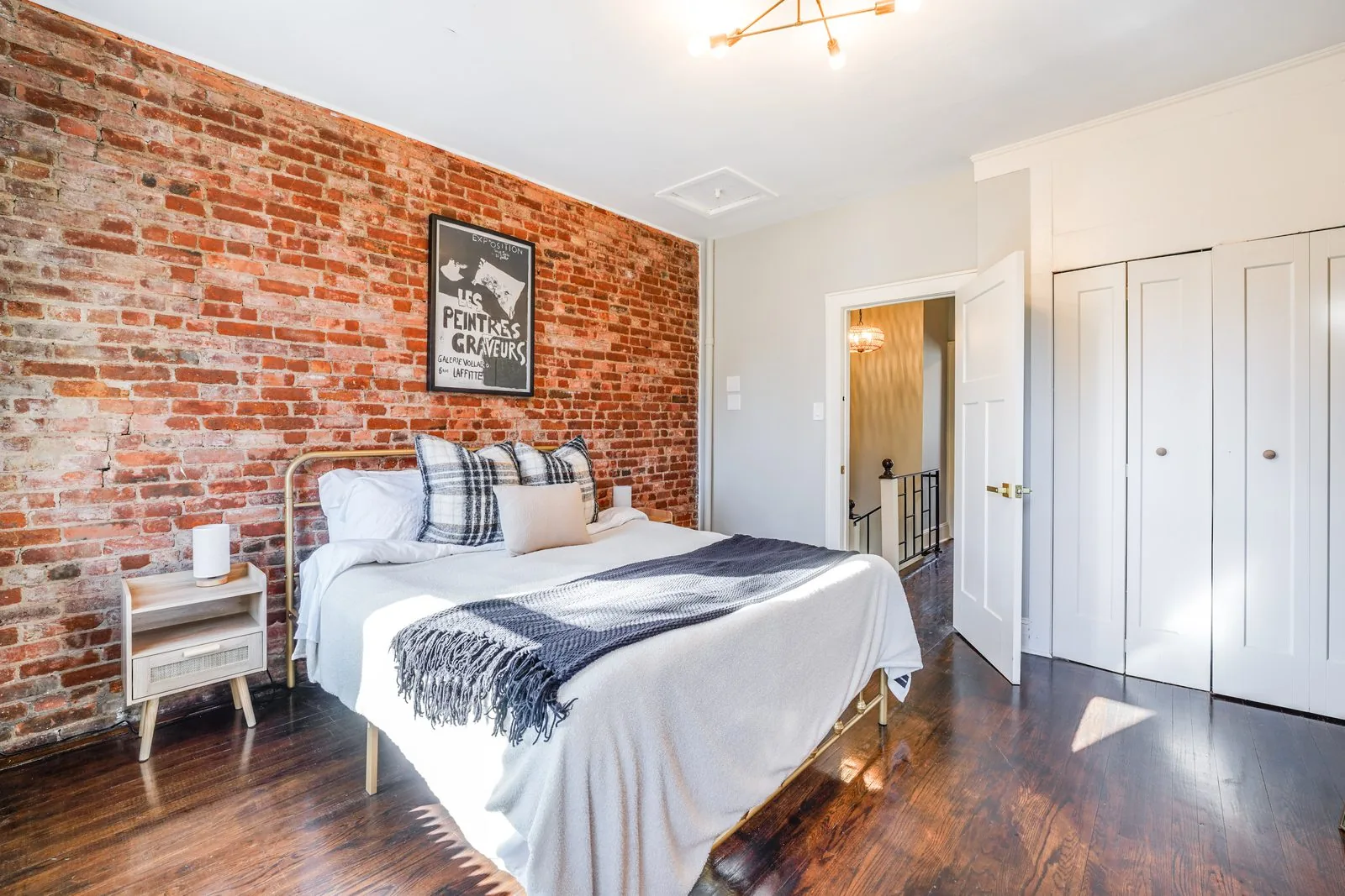 UrbanStay photo 18